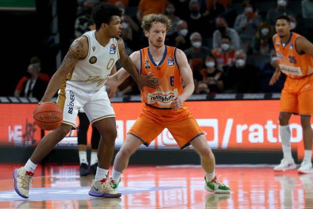 在战术上进 在战术上进