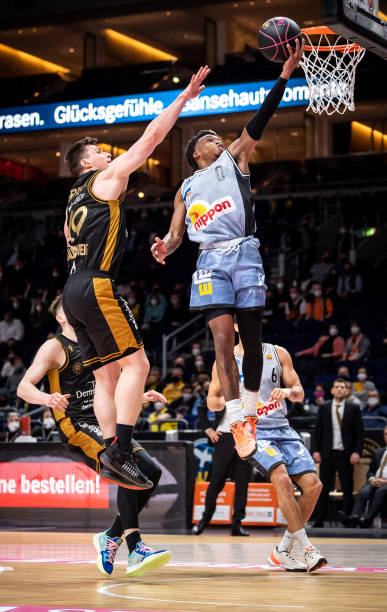 巴的伤缺直 巴的伤缺直