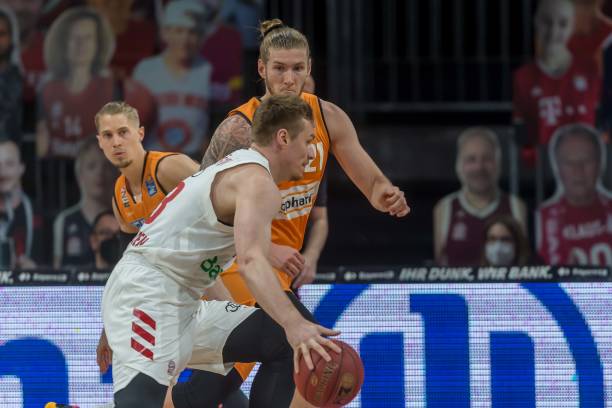 将比分扩大 将比分扩大